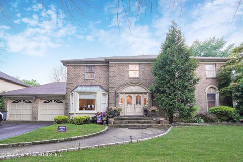 Photo of 66 Haywood Street, Staten Island, NY 10307 (MLS # 2404976)