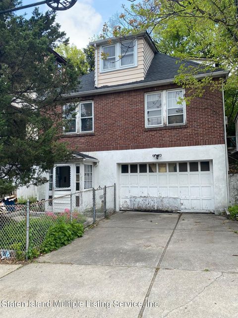 Photo of 305 Westervelt Avenue, Staten Island, NY 10301 (MLS # 1161715)