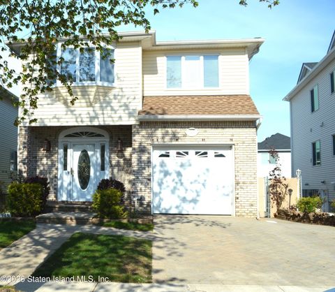 Photo of 745 Maguire Avenue, Staten Island, NY 10309 (MLS # 2602558)