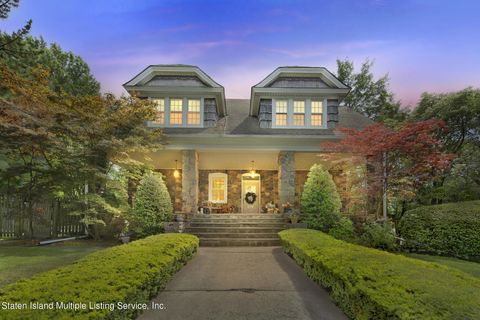 Photo of 254 Natick Street, Staten Island, NY 10306 (MLS # 1162030)