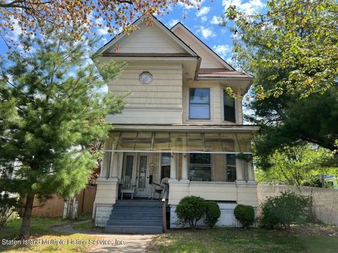 Photo of 615 Jewett Avenue, Staten Island, NY 10302 (MLS # 2600115)
