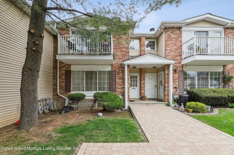 Photo of 51 Saturn Lane, Staten Island, NY 10314 (MLS # 1161718)