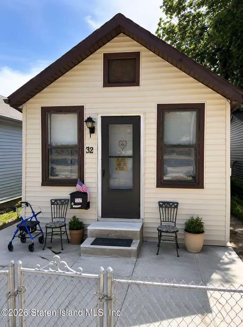 Photo of 32 Seafoam Street, Staten Island, NY 10306 (MLS # 2602697)