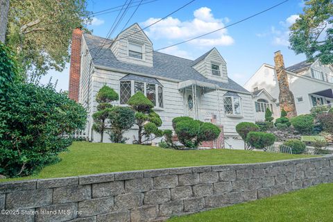Photo of 103 Acacia Avenue, Staten Island, NY 10308 (MLS # 2504817)