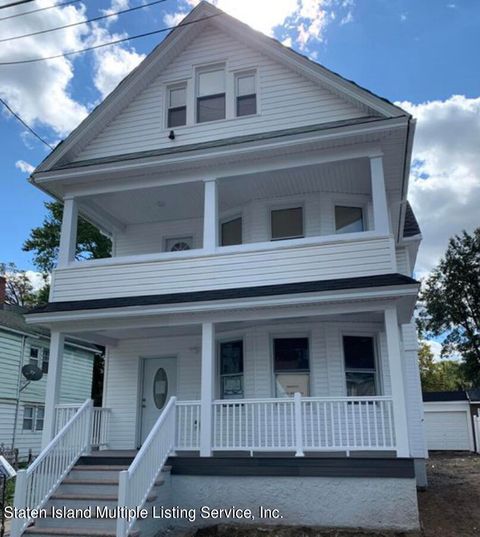 Photo of 332 Hillside Avenue, Staten Island, NY 10301 (MLS # 1155261)