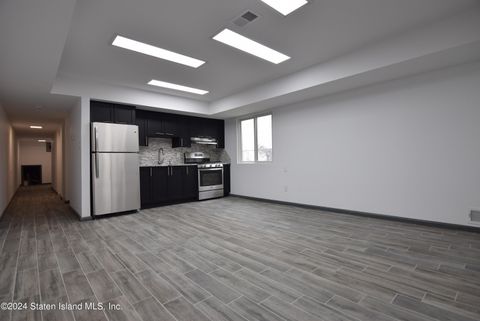 Photo of 106 Pelican Circle #B, Staten Island, NY 10306 (MLS # 2403796)