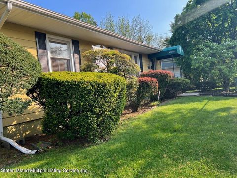 Photo of 2760 Amboy Road, Staten Island, NY 10306 (MLS # 1162003)