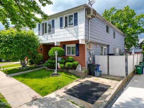 Photo of 53 Marisa Circle, Staten Island, NY 10309 (MLS # 2503128)
