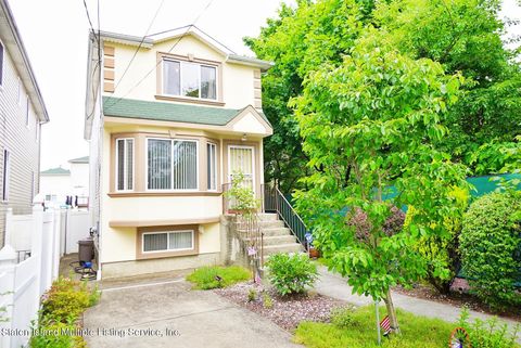 Photo of 112 Dehart Avenue, Staten Island, NY 10303 (MLS # 1162364)