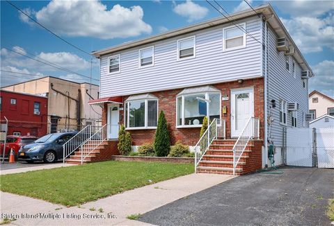 Photo of 139 Fremont Avenue, Staten Island, NY 10306 (MLS # 1162175)