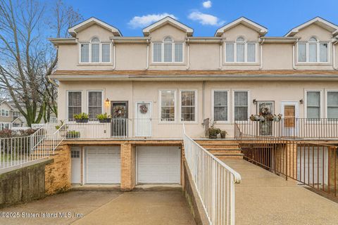 Photo of 465 Amherst Avenue, Staten Island, NY 10306 (MLS # 2506962)