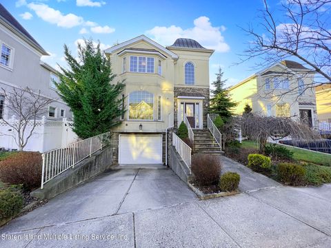 Photo of 52 Indale Avenue, Staten Island, NY 10309 (MLS # 1165958)