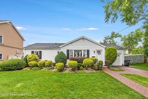 Photo of 19 Albourne Avenue E, Staten Island, NY 10312 (MLS # 2503384)