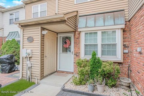 Photo of 31 Franklin Lane #B, Staten Island, NY 10306 (MLS # 2505672)