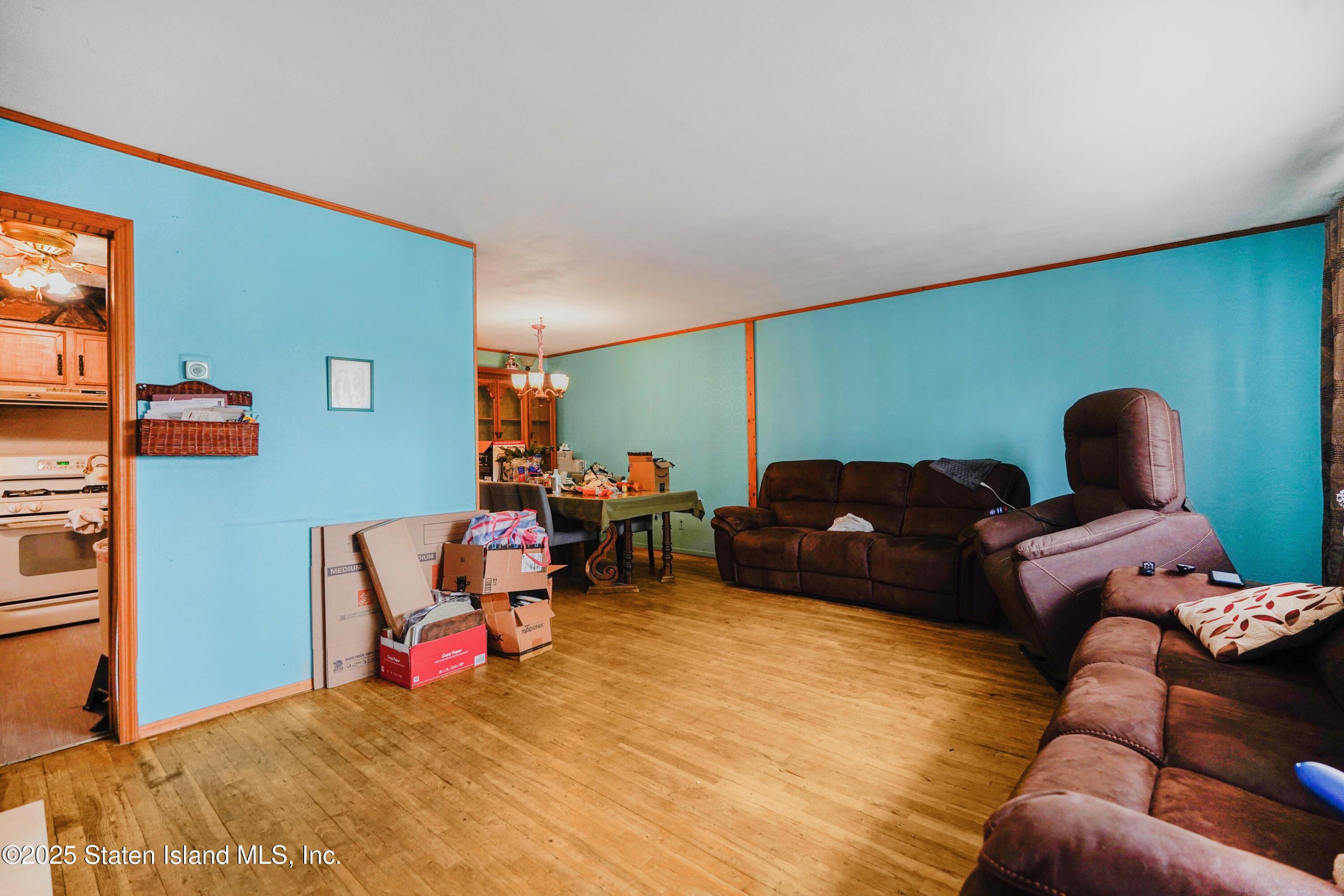 61 E Figurea Avenue, Staten Island, New York image 4