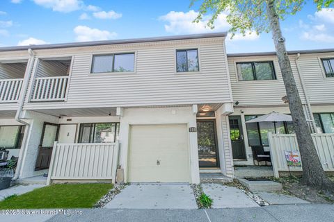 Photo of 110 Surfside Plaza, Staten Island, NY 10307 (MLS # 2505083)