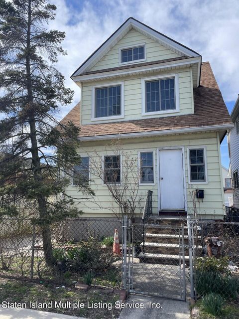 Photo of 16 Riley Place, Staten Island, NY 10302 (MLS # 1161015)