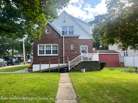 Photo of 2282 Victory Boulevard, Staten Island, NY 10314 (MLS # 1164306)