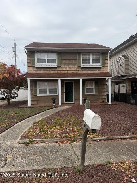 Photo of 15 Minturn Avenue, Staten Island, NY 10309 (MLS # 2506468)