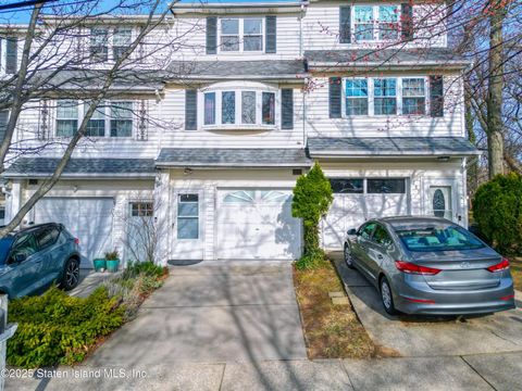 Photo of 285 Bartlett Avenue, Staten Island, NY 10312 (MLS # 2501571)