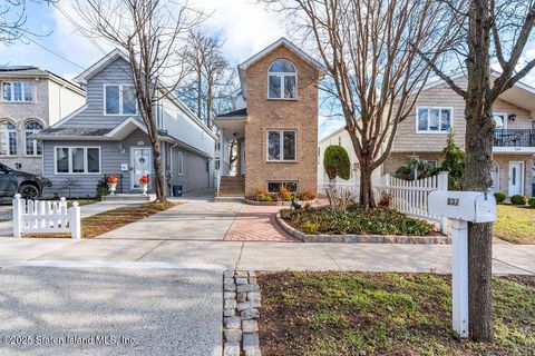 Photo of 537 Yetman Avenue, Staten Island, NY 10307 (MLS # 2500077)