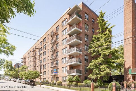 Photo of 145 Lincoln Avenue #2h, Staten Island, NY 10306 (MLS # 2502617)