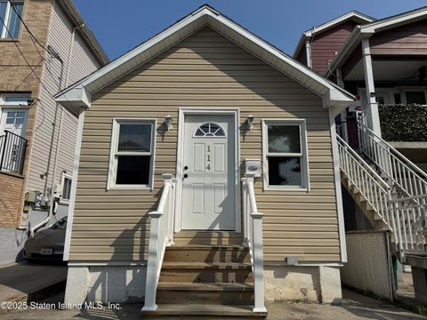 Photo of 114 Baden Place, Staten Island, NY 10306 (MLS # 2504643)