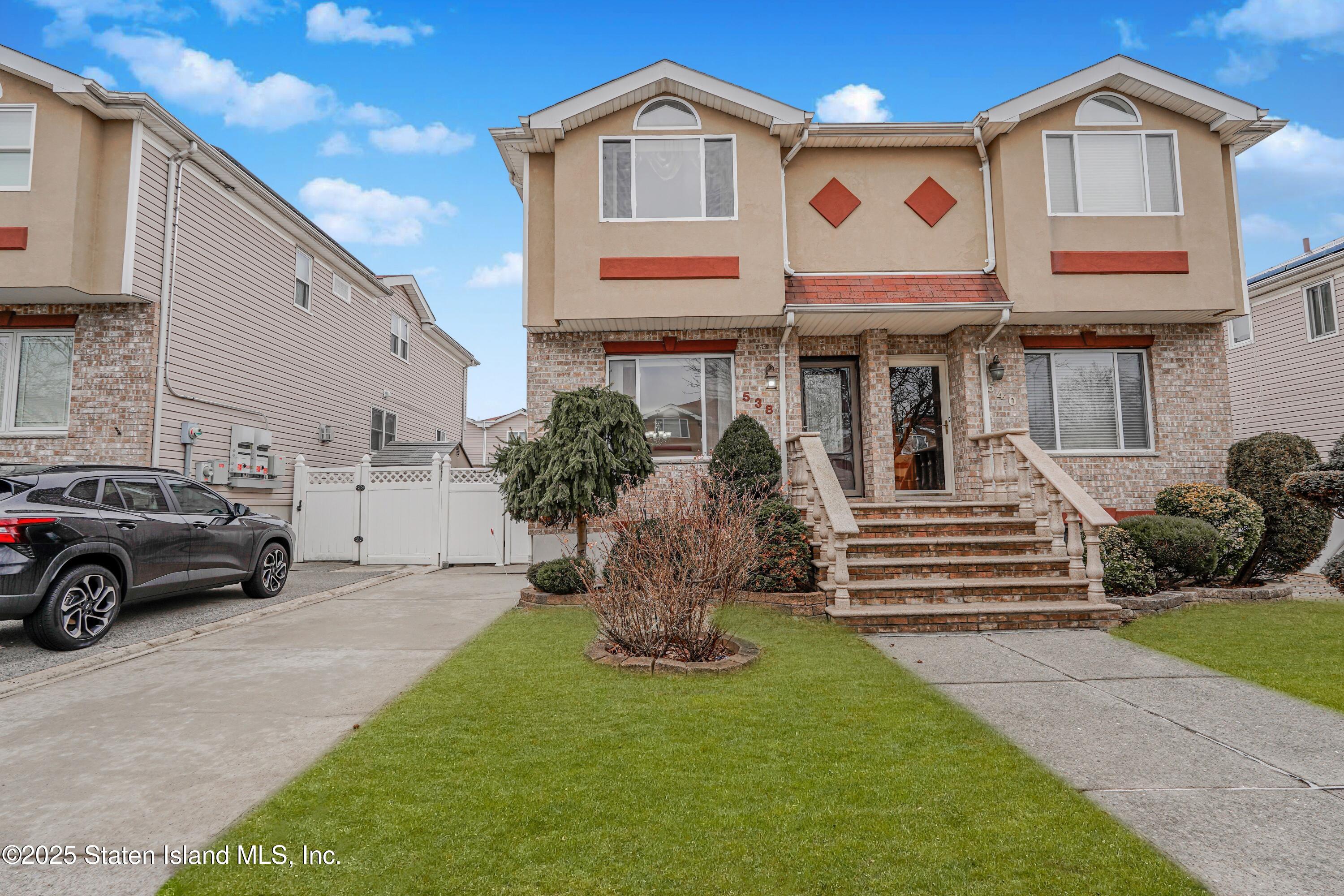 538 Eltingville Boulevard, Staten Island, New York image 1