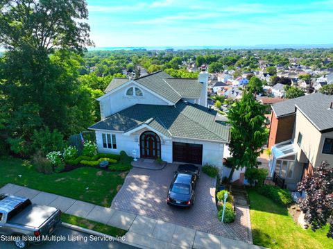 Photo of 106 Overlook Avenue, Staten Island, NY 10304 (MLS # 1163276)