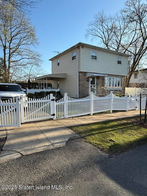 Photo of 144 Purdy Avenue, Staten Island, NY 10314 (MLS # 2502247)