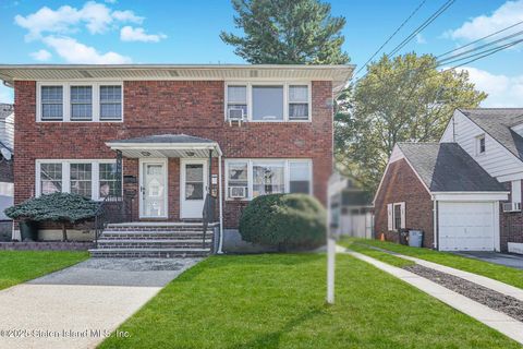 Photo of 124 Van Cortlandt Avenue, Staten Island, NY 10301 (MLS # 2601031)