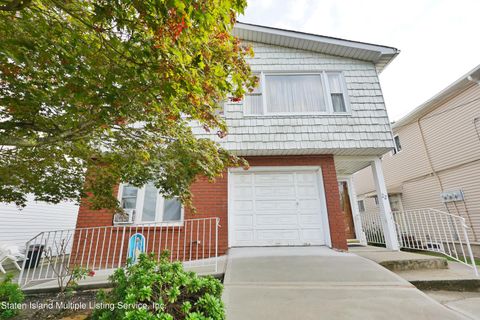 Photo of 22 Amber Street, Staten Island, NY 10306 (MLS # 1164121)