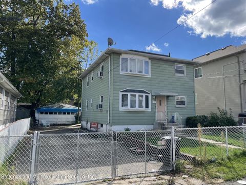 Photo of 869 Elbe Avenue, Staten Island, NY 10304 (MLS # 1158282)