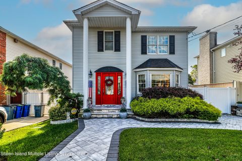 Photo of 60 Carteret Street, Staten Island, NY 10307 (MLS # 1164026)