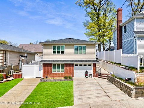 Photo of 351 Dewey Avenue, Staten Island, NY 10308 (MLS # 2602446)