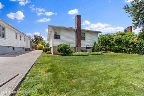 Single Family Residence in Staten Island NY 43 West Cedarview Avenue.jpg