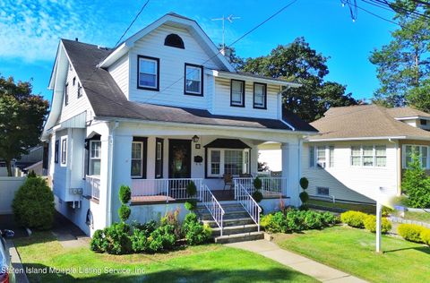 Photo of 88 Steele Avenue, Staten Island, NY 10306 (MLS # 1164226)