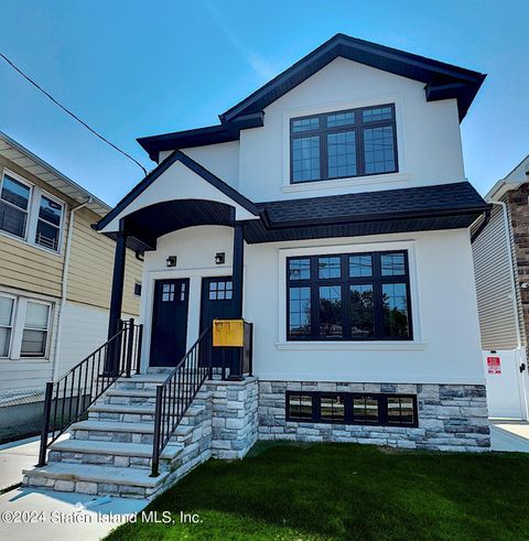 Photo of 140 Dixon Avenue, Staten Island, NY 10303 (MLS # 1165635)