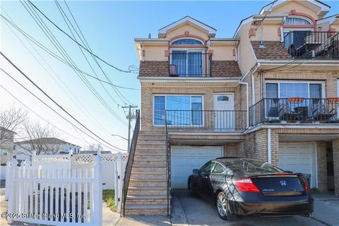 Photo of 985 Father Capodanno Boulevard, Staten Island, NY 10306 (MLS # 2501831)