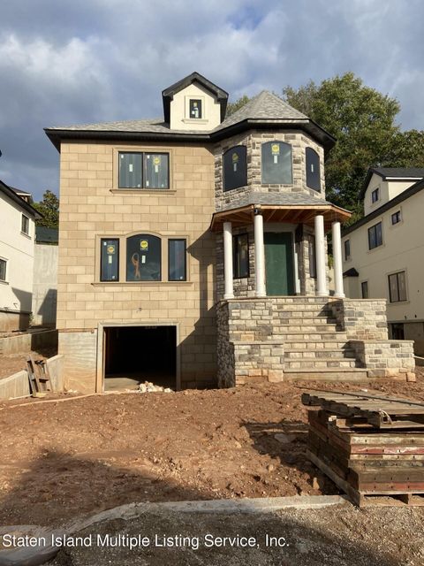 Photo of 9 Torrice Loop, Staten Island, NY 10309 (MLS # 1164682)
