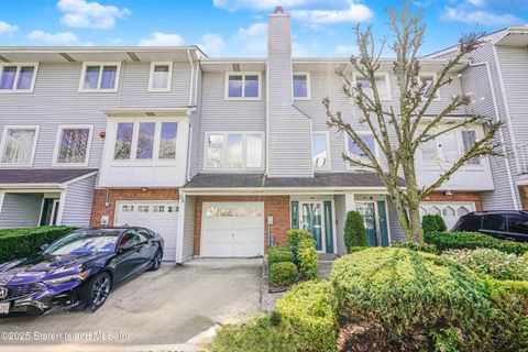 Photo of 140 Commodore Drive, Staten Island, NY 10309 (MLS # 2502047)