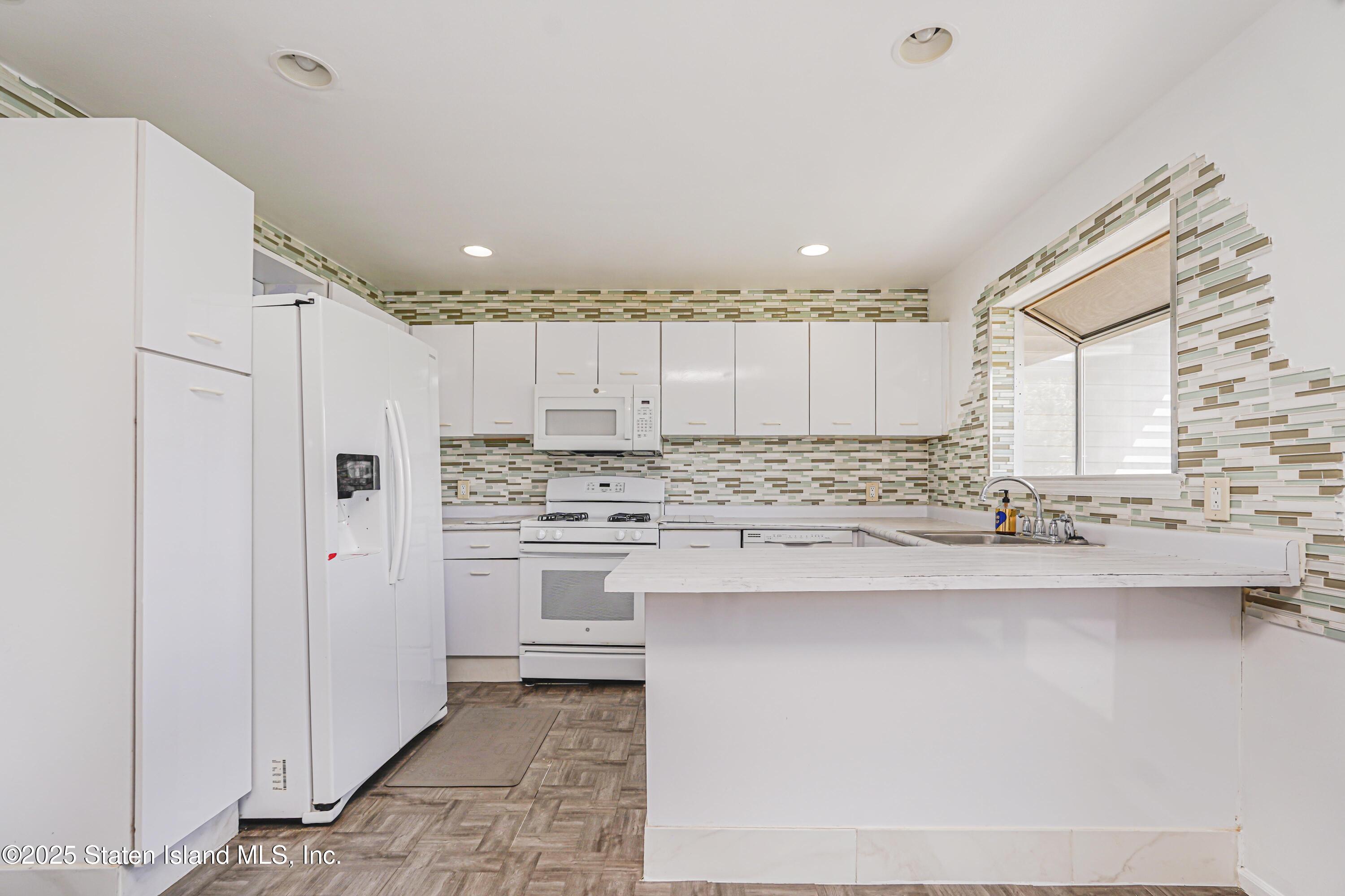 140 Commodore Drive, Staten Island, New York image 23