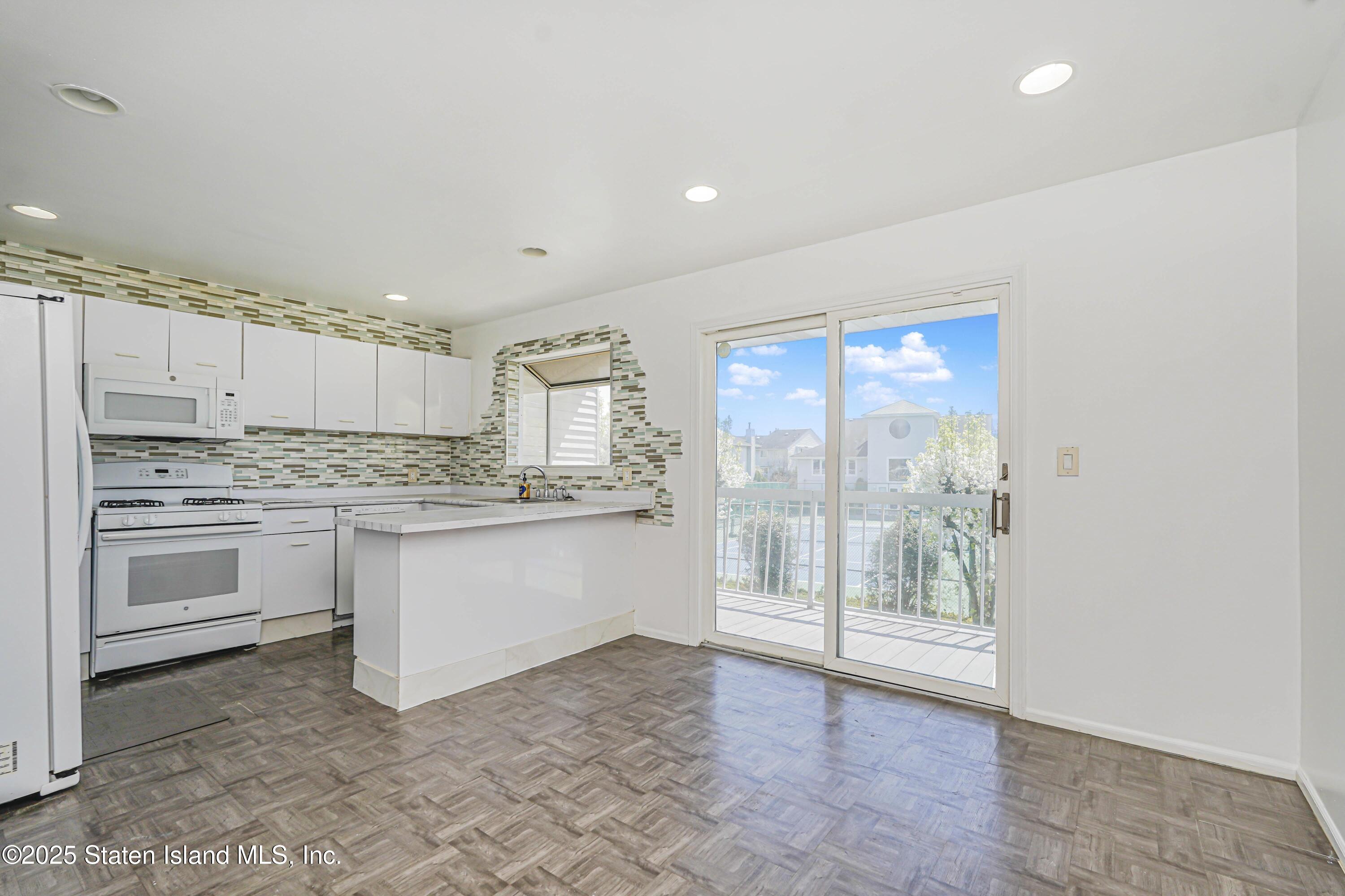 140 Commodore Drive, Staten Island, New York image 17