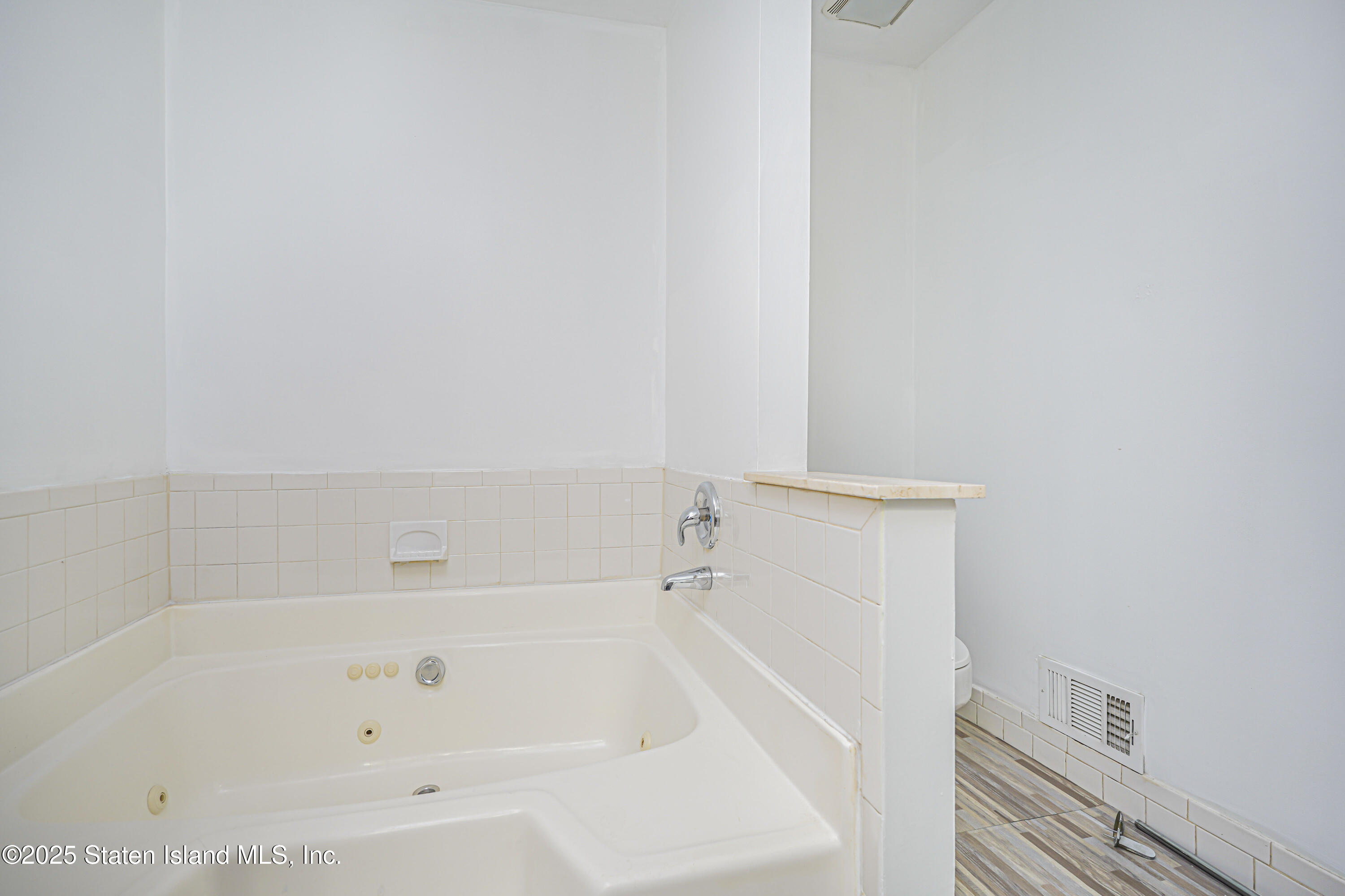 140 Commodore Drive, Staten Island, New York image 39