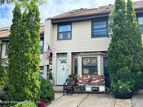 Photo of 49 Hammock Lane, Staten Island, NY 10312 (MLS # 2403979)