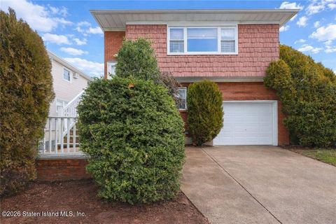 Photo of 43 Cranford Street, Staten Island, NY 10308 (MLS # 2600909)