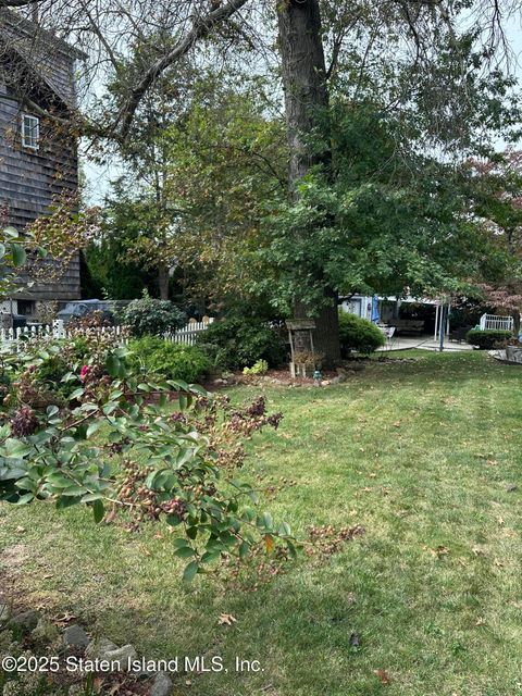 Photo of 60 Perry Avenue, Staten Island, NY 10314 (MLS # 2505773)