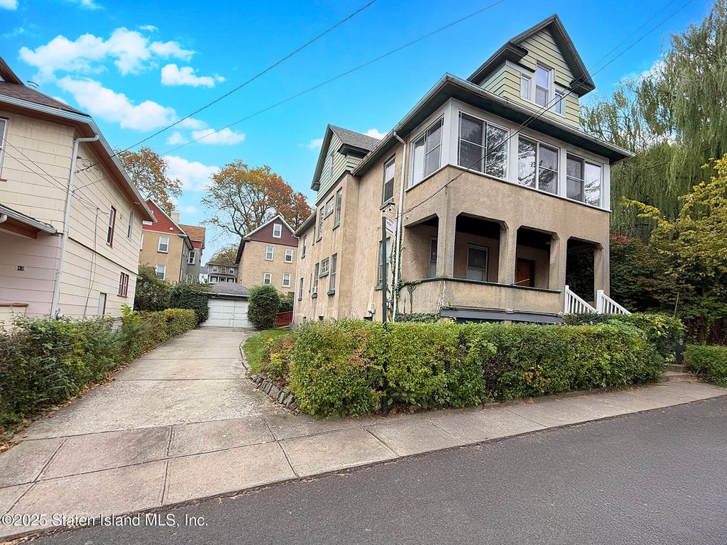 Photo of 47 Kirby Court, Staten Island, NY 10301 (MLS # 2506357)