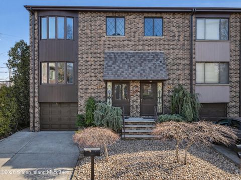 Photo of 261 Hillbrook Drive, Staten Island, NY 10305 (MLS # 2601263)