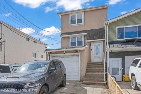 Photo of 108 Fahy Avenue, Staten Island, NY 10314 (MLS # 2601482)